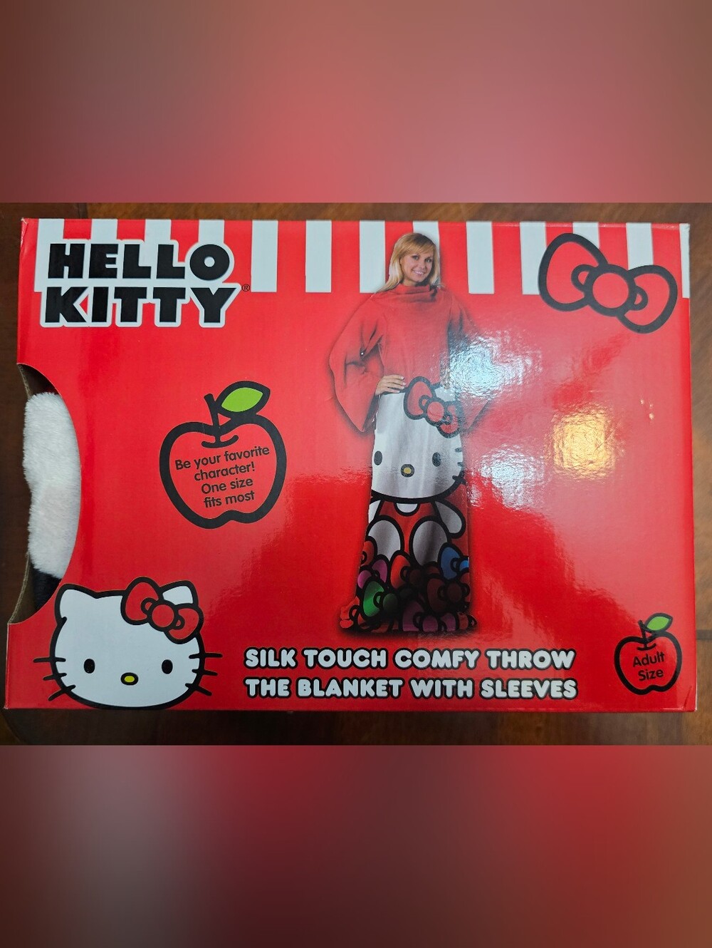 Hello Kitty silk touch blanket with sleeves adult sizeHello Kitty Silk Touch Com